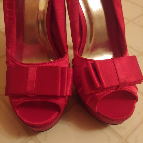 SOLD | Red satin platform heels - Picture 2 of 4
